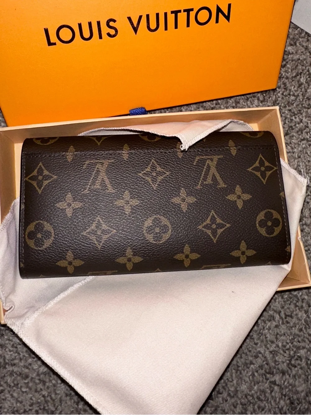 Louis Vuitton Sarah Wallet - Picture 11 of 15